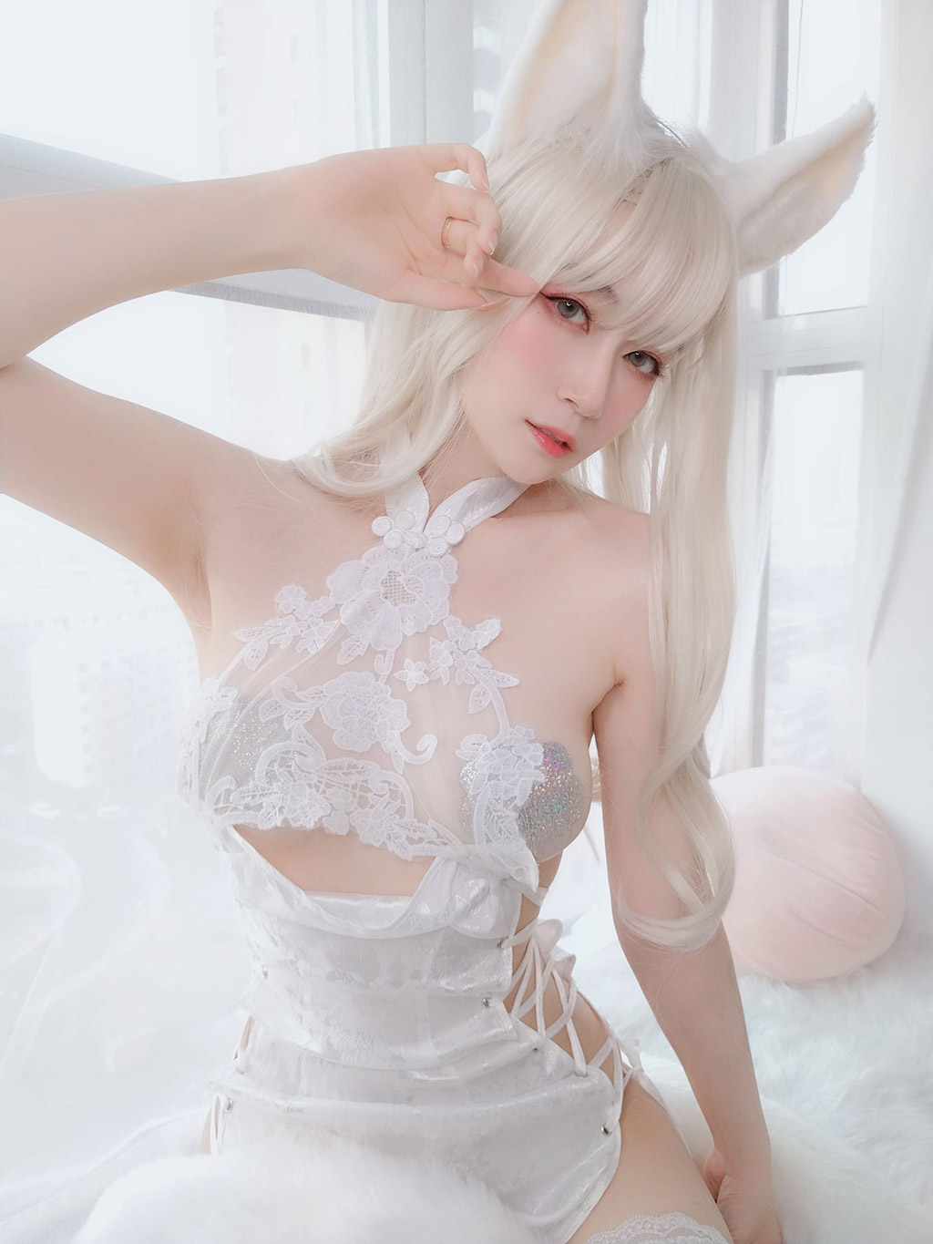 白银小姐姐Coser白兔白腿白胸白美人