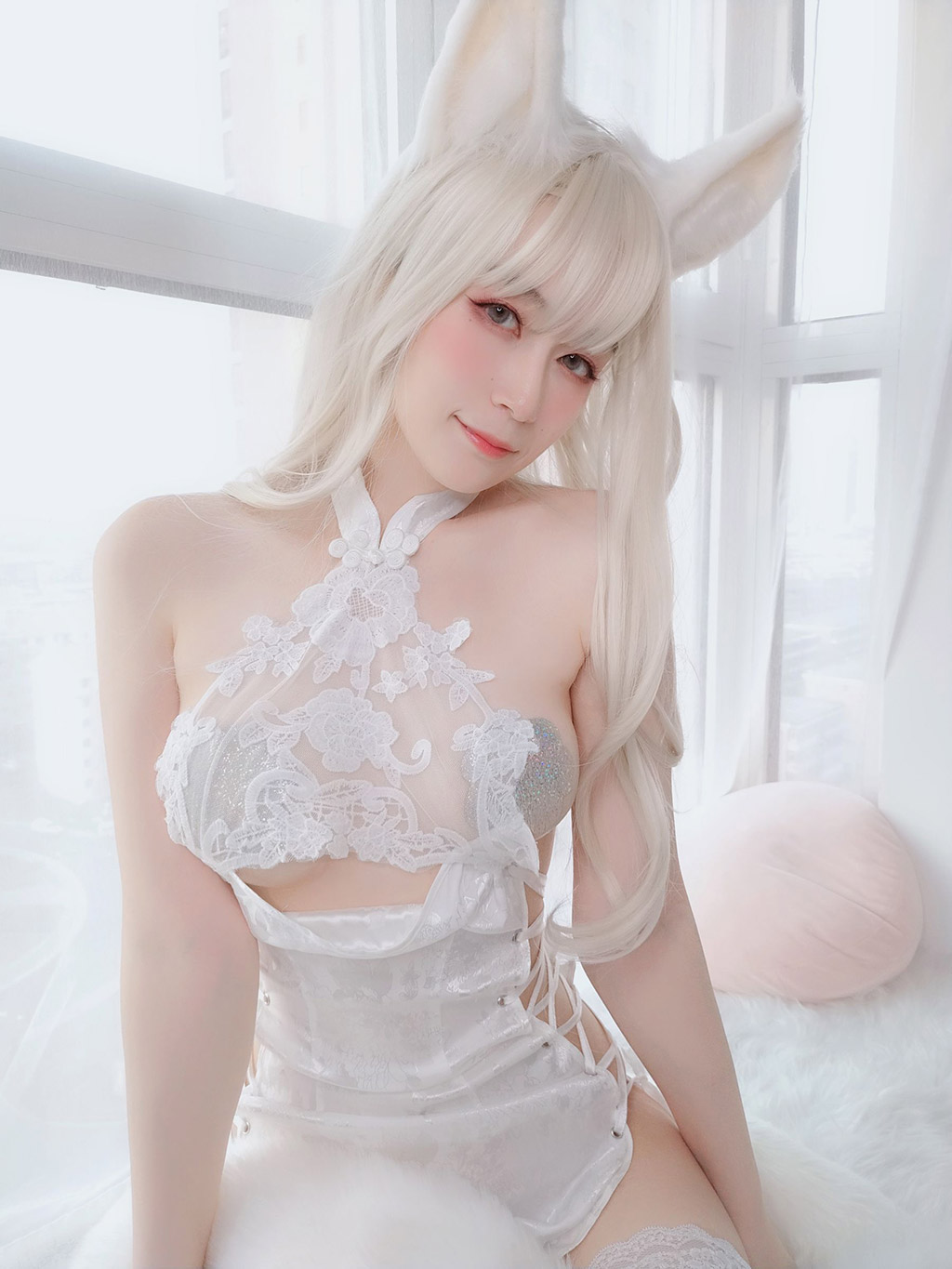 白银小姐姐Coser白兔白腿白胸白美人