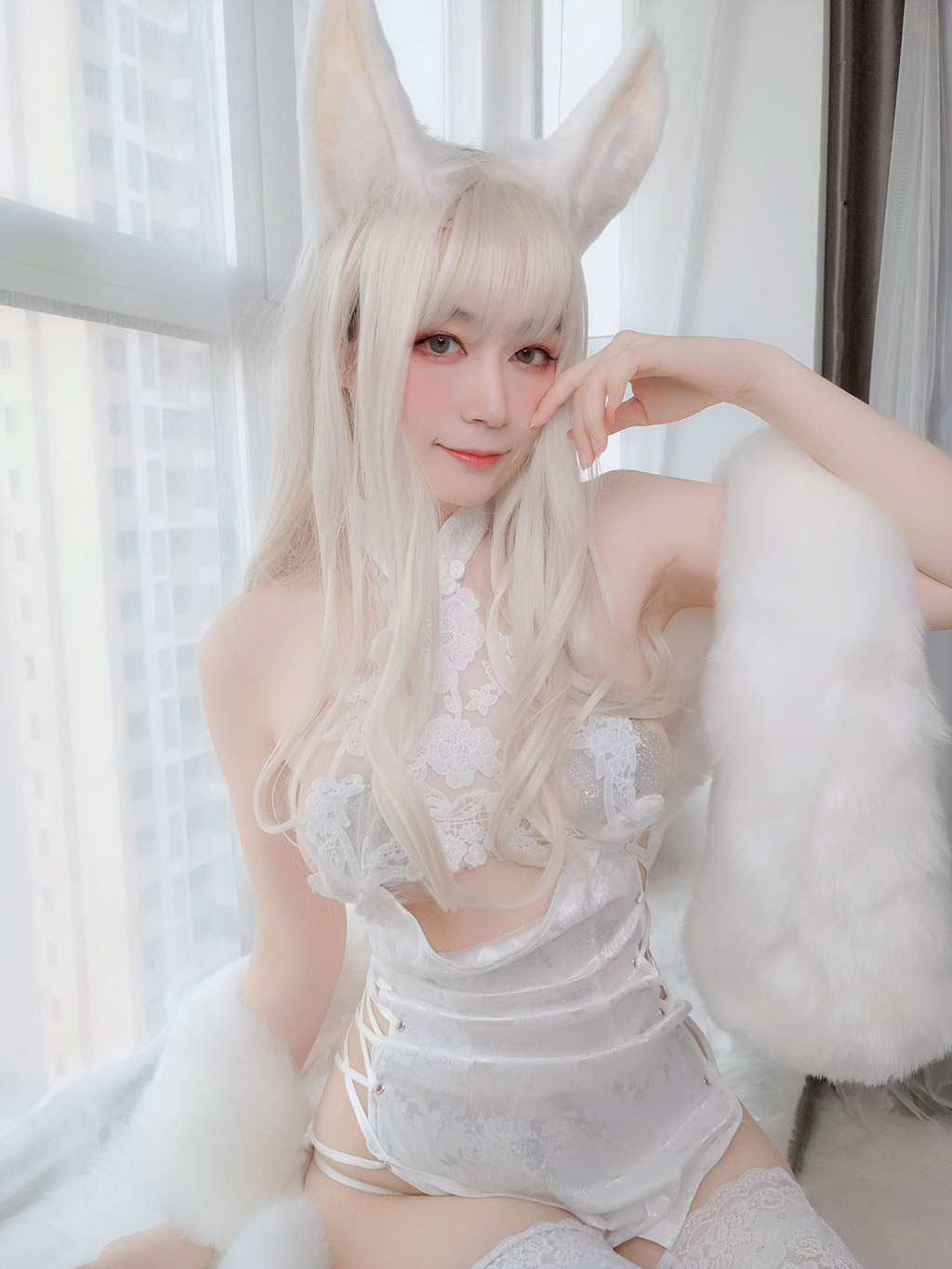 白银小姐姐Coser白兔白腿白胸白美人