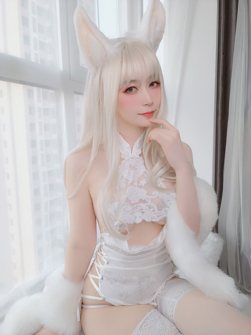 白银小姐姐Coser白兔白腿白胸白美人