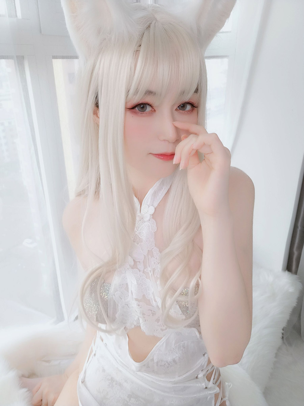 白银小姐姐Coser白兔白腿白胸白美人
