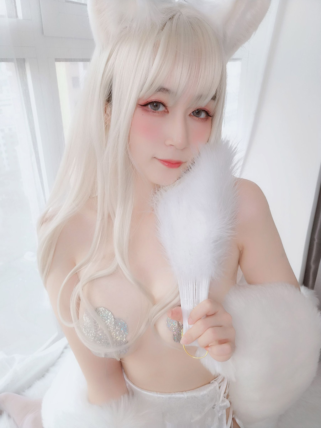 白银小姐姐Coser白兔白腿白胸白美人