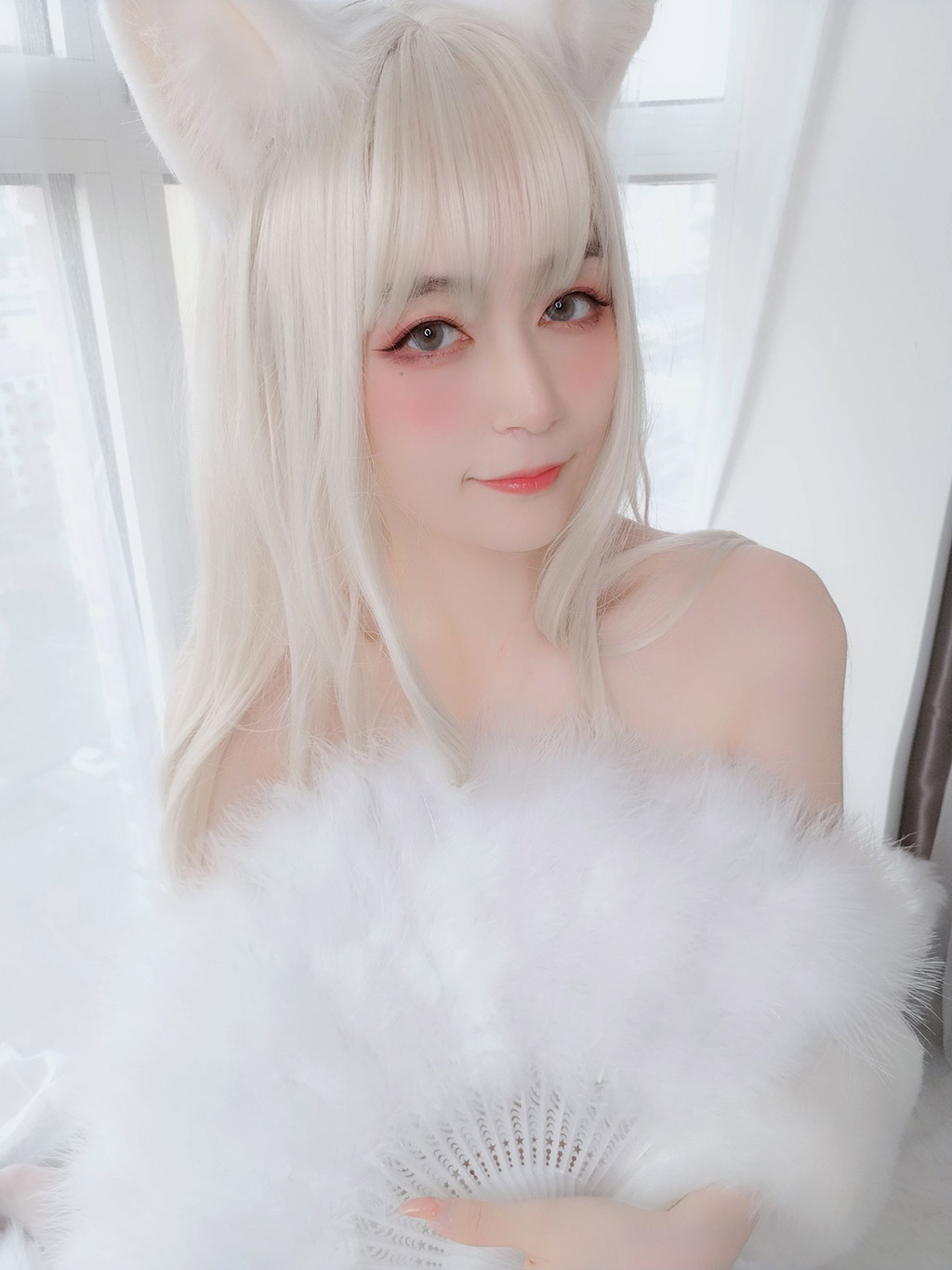 白银小姐姐Coser白兔白腿白胸白美人