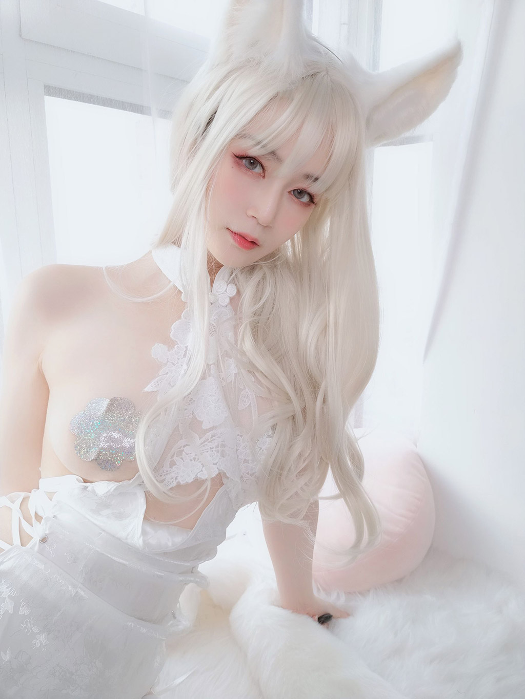 白银小姐姐Coser白兔白腿白胸白美人