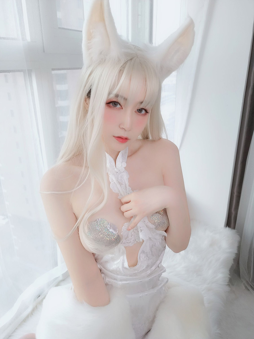 白银小姐姐Coser白兔白腿白胸白美人