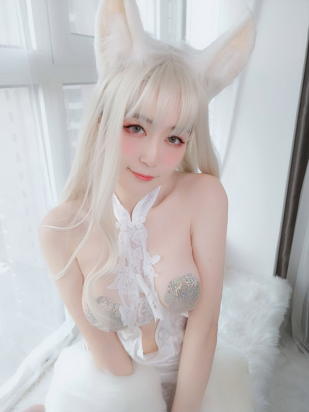 白银小姐姐Coser白兔白腿白胸白美人