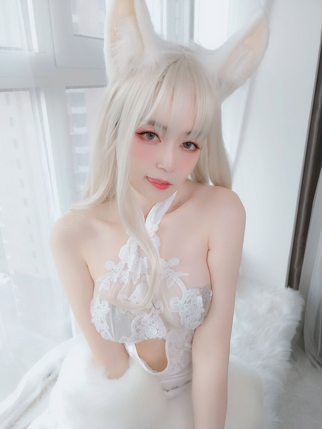 白银小姐姐Coser白兔白腿白胸白美人