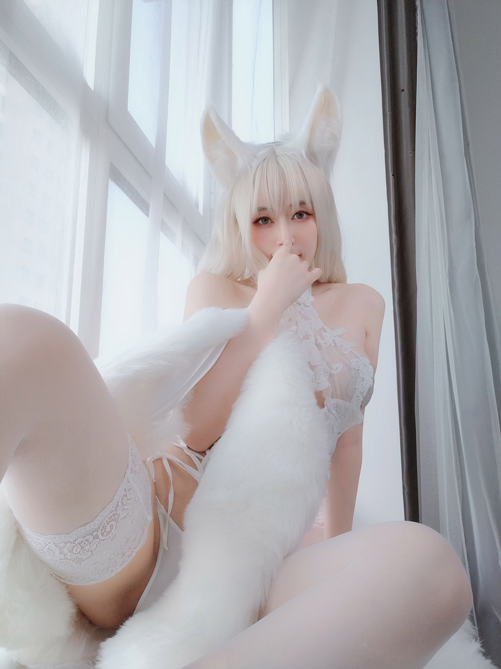 白银小姐姐Coser白兔白腿白胸白美人