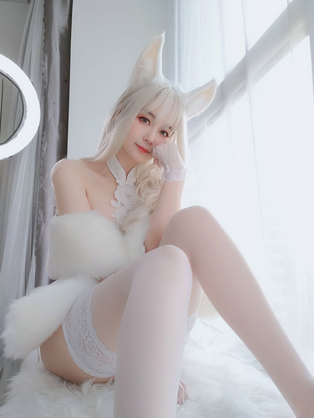 白银小姐姐Coser白兔白腿白胸白美人