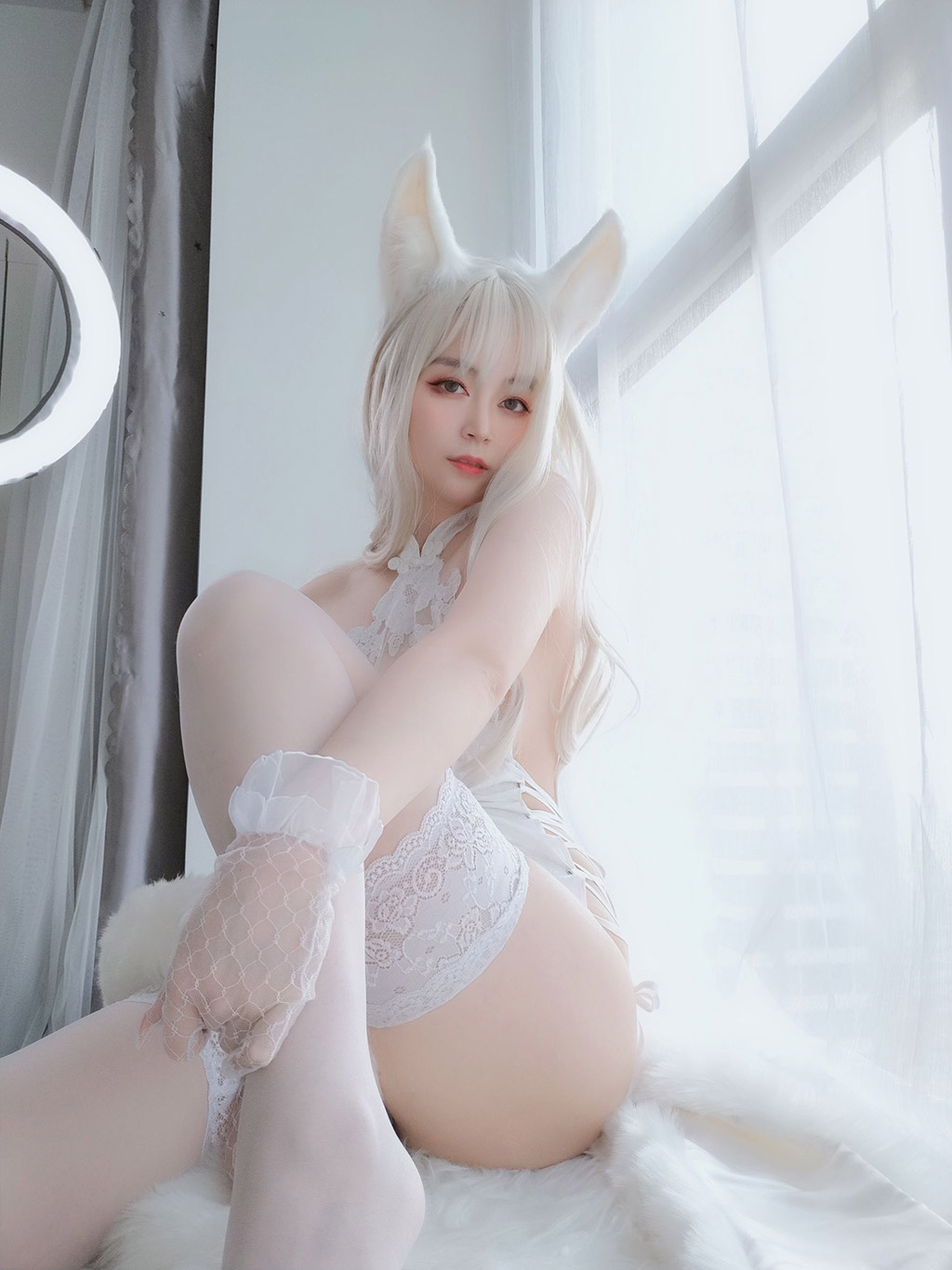 白银小姐姐Coser白兔白腿白胸白美人