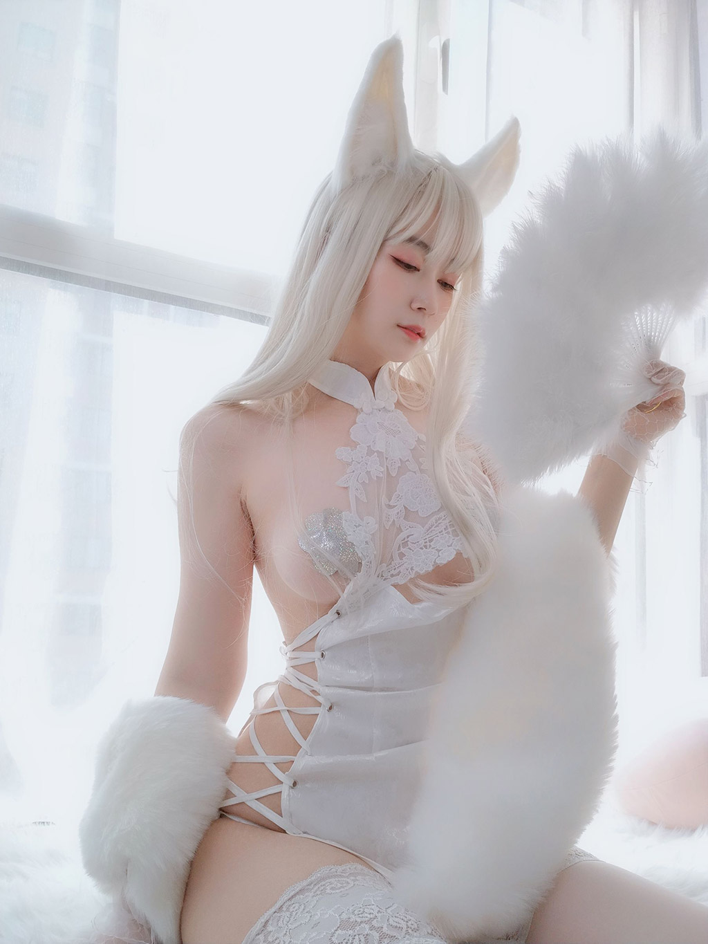 白银小姐姐Coser白兔白腿白胸白美人