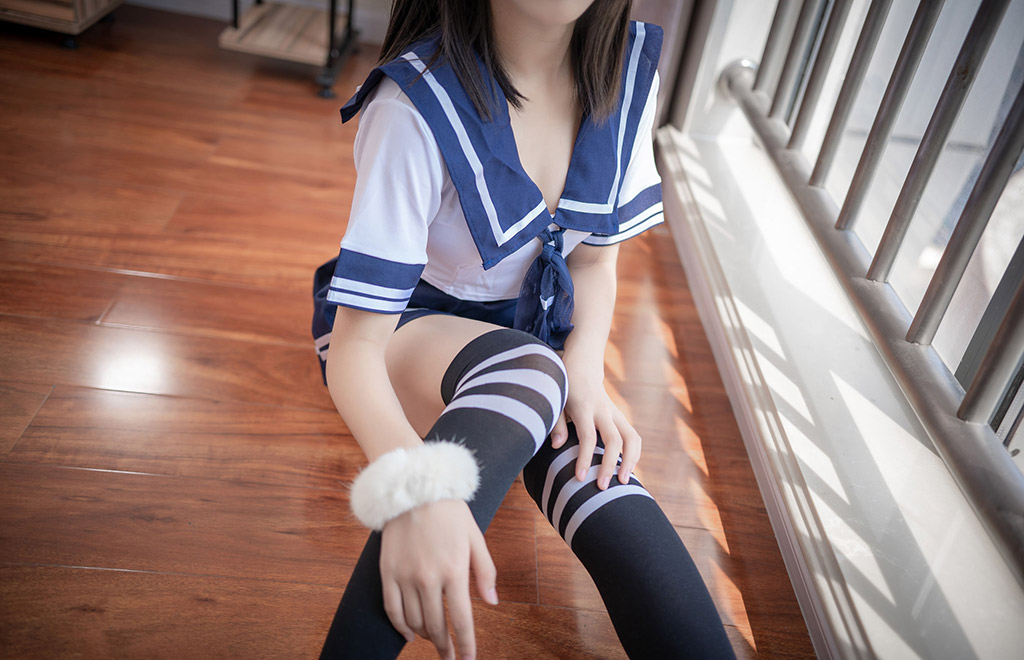 水手裙学妹性感写真套图