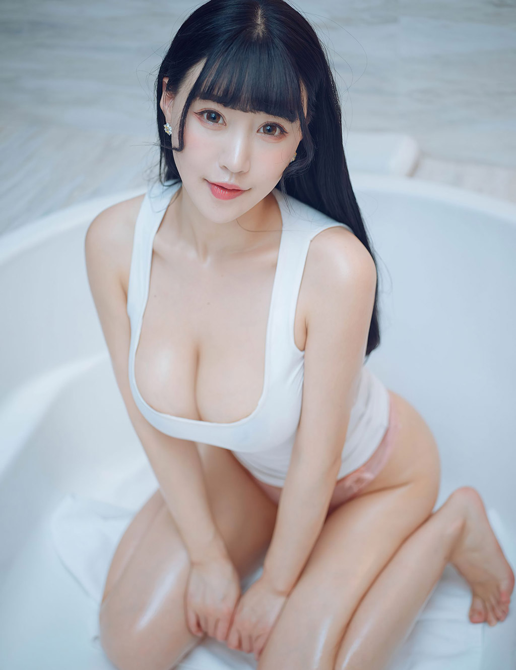 朱可儿Flower白色与粉色内衣的双重视觉魅惑