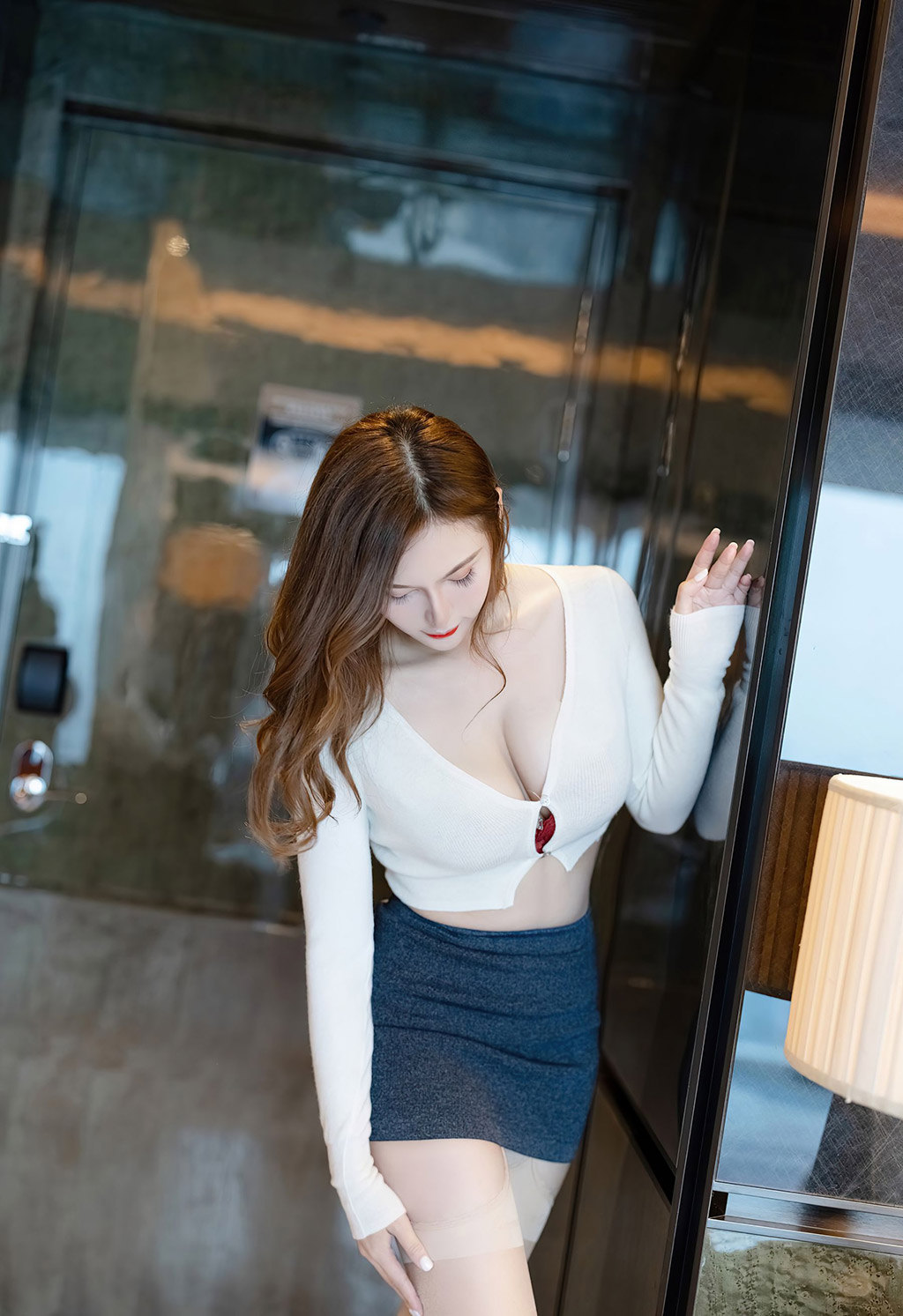 Lavinia肉肉淡雅都市OL散发着丝丝的妩媚