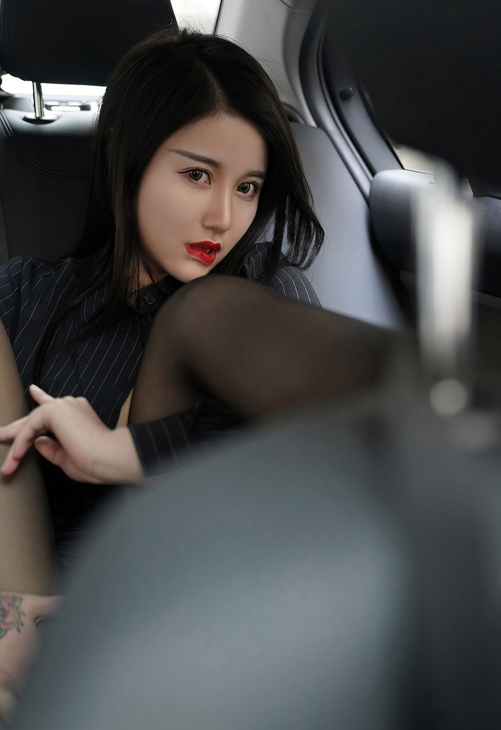 美七Mia极致魅惑的车内黑色OL系列