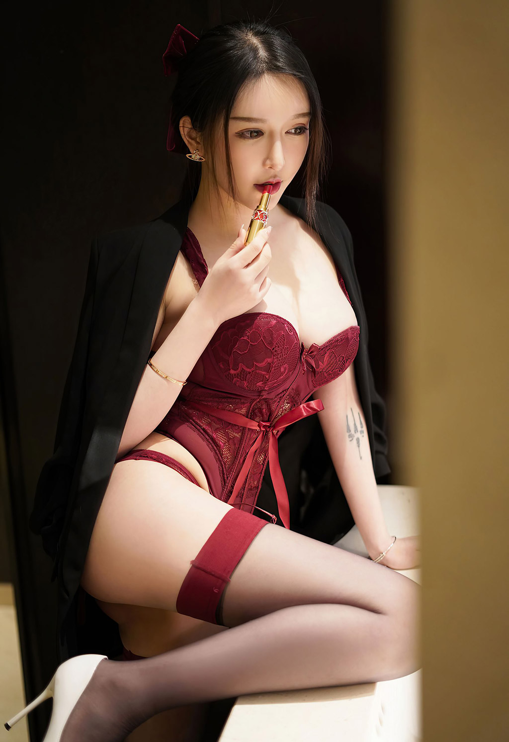 玉兔miki红色情趣内衣身姿媚态诱人