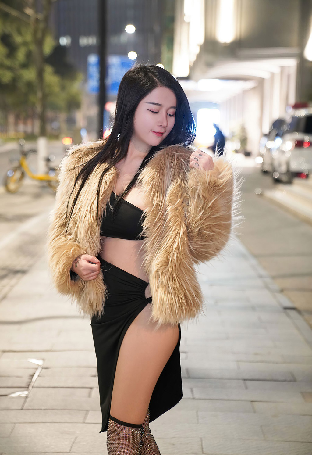 美七Mia丰腴有致的惹火身段媚态淋漓诱人