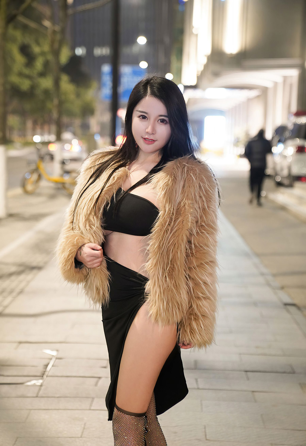 美七Mia丰腴有致的惹火身段媚态淋漓诱人