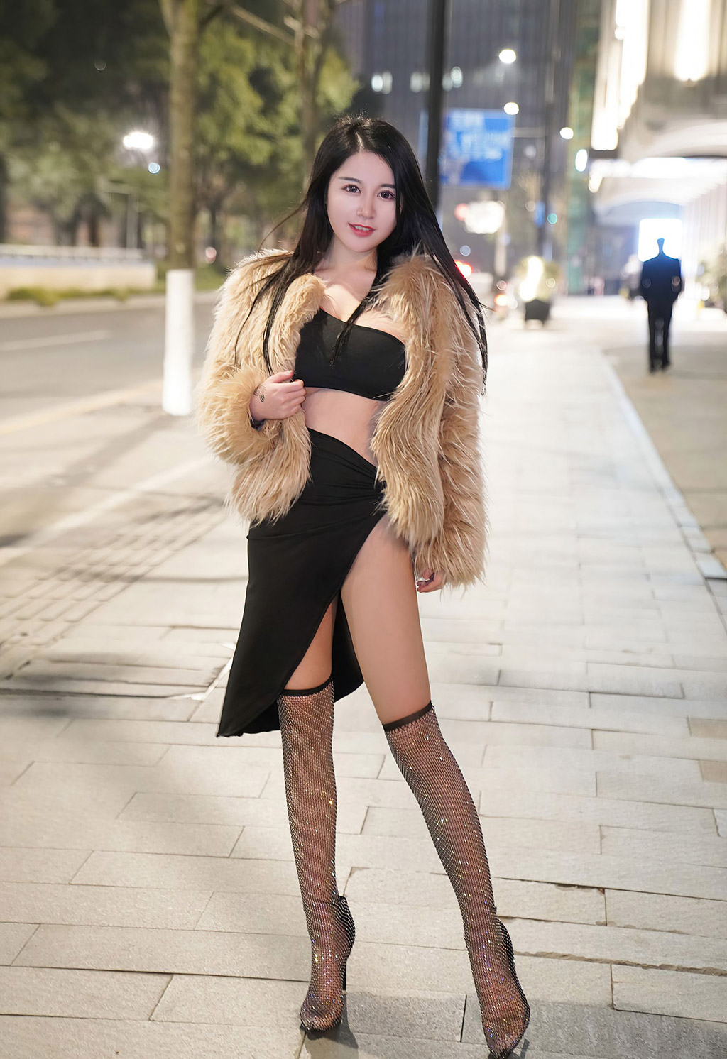 美七Mia丰腴有致的惹火身段媚态淋漓诱人