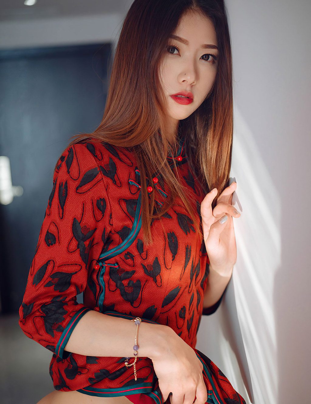 方子萱极致丝袜美腿修长明艳动人