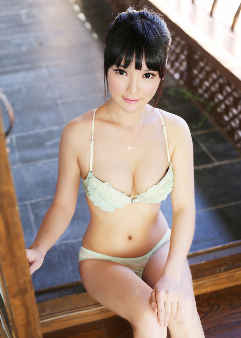 美女妮儿超惹火丰臀秀