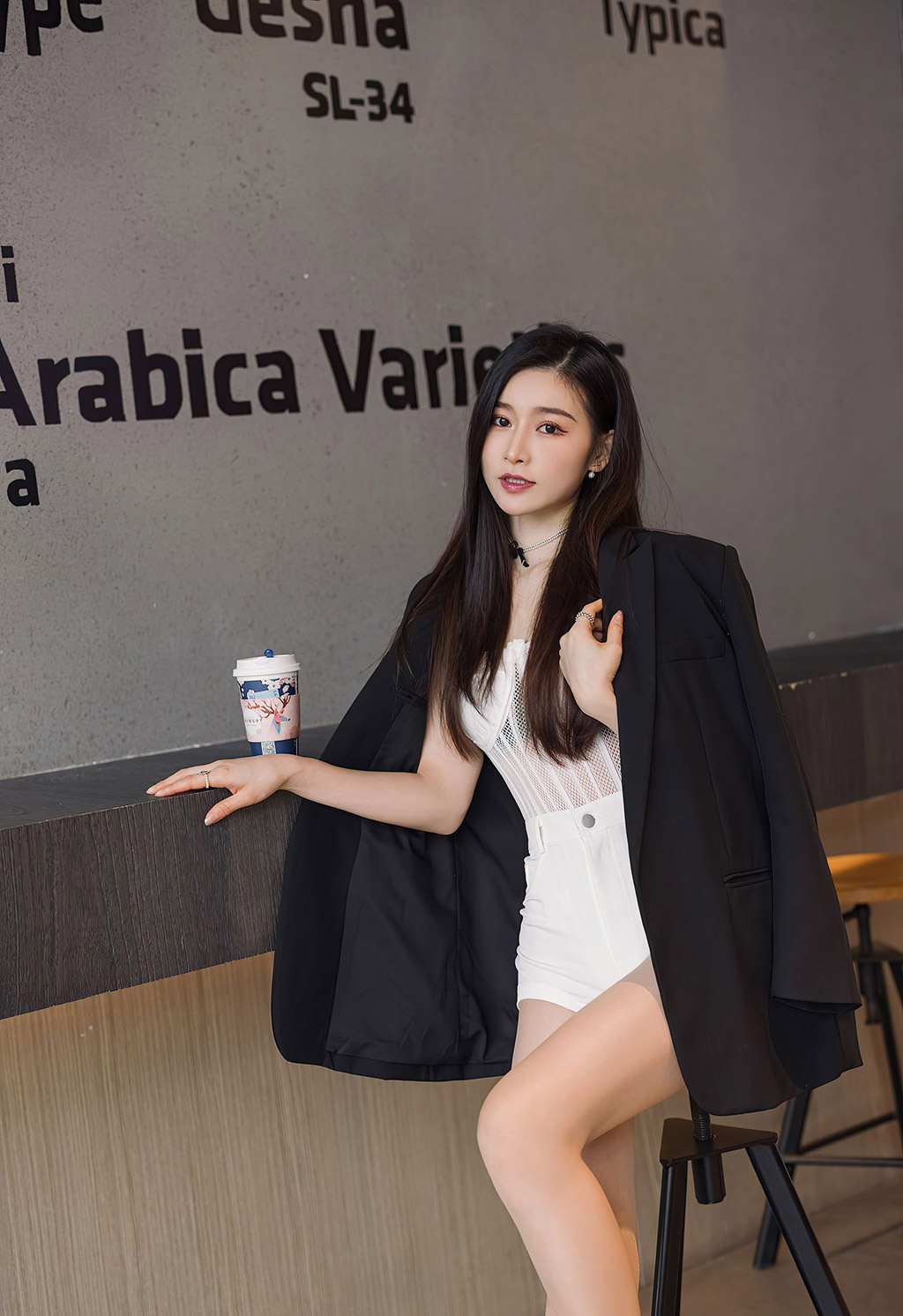 气质美女Vanessa丝袜美腿肌肤如玉