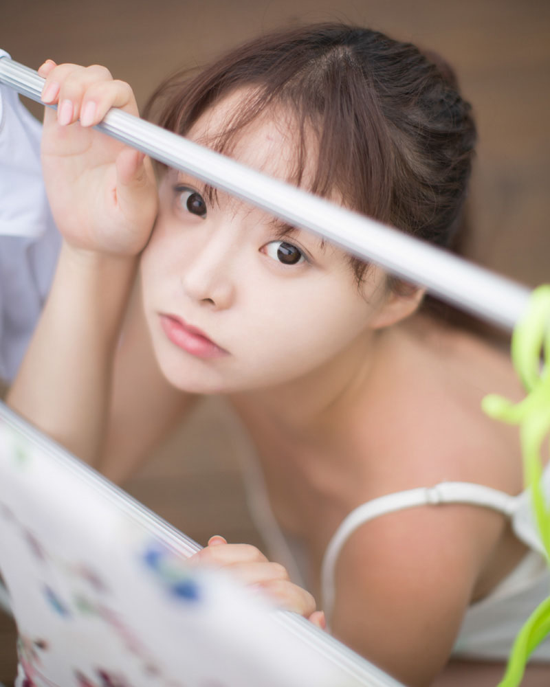 水嫩嫩的萌妹柳侑绮写真美照
