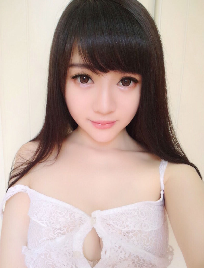 90后大胸正妹米妮甜美生活照