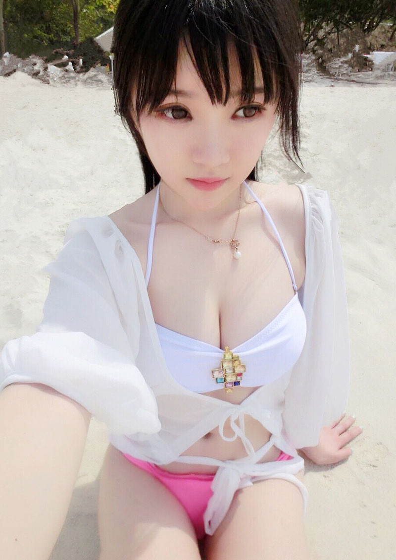 90后大胸正妹米妮甜美生活照