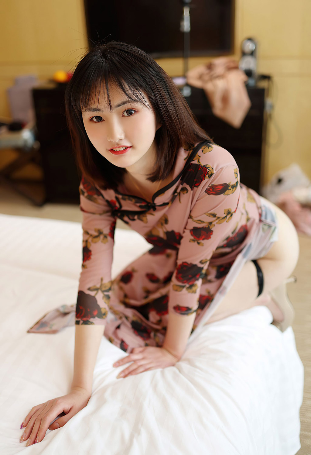 墨韩巡礼古典旗袍非常有肉感的妹子