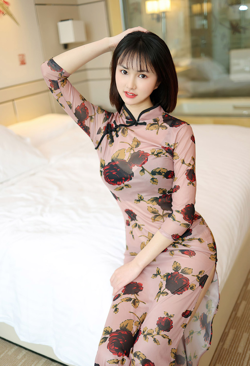 墨韩巡礼古典旗袍非常有肉感的妹子