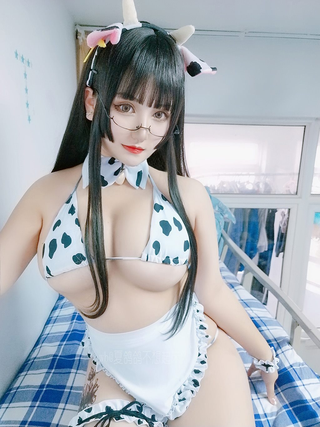 童颜巨乳夏鸽鸽不想起床白色情趣制服内衣性感私房写真集