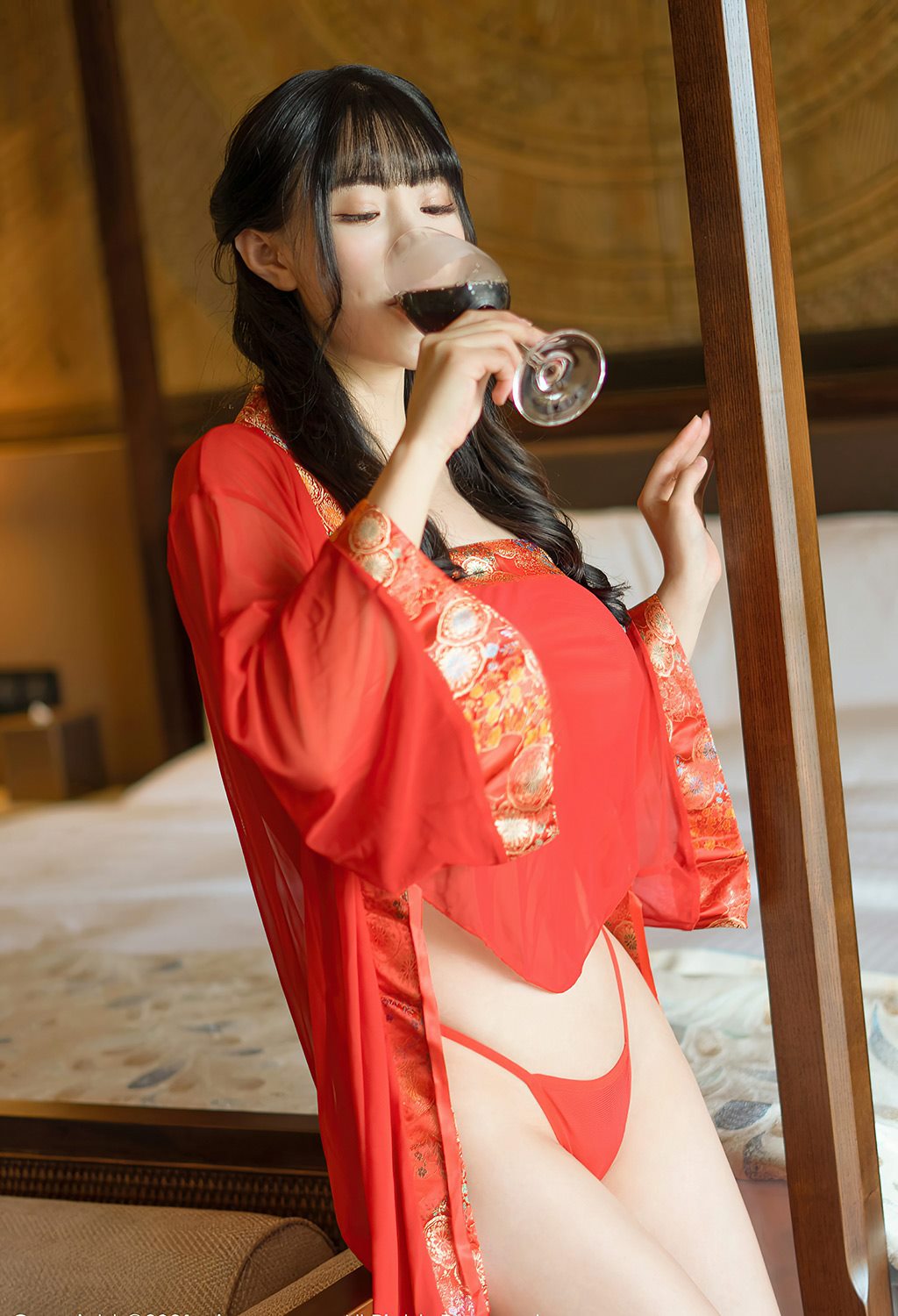 朱可儿Flower红色透视汉服加情趣肚兜性感私房写真集