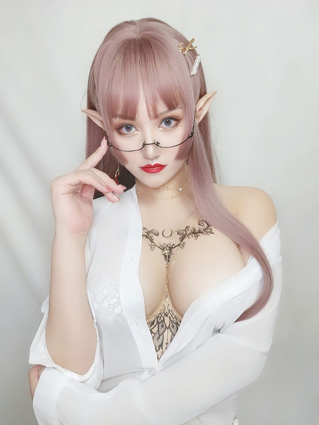 丰满性感少女夏鸽鸽不想起床水钻乳贴白色透视衬衫私房写真