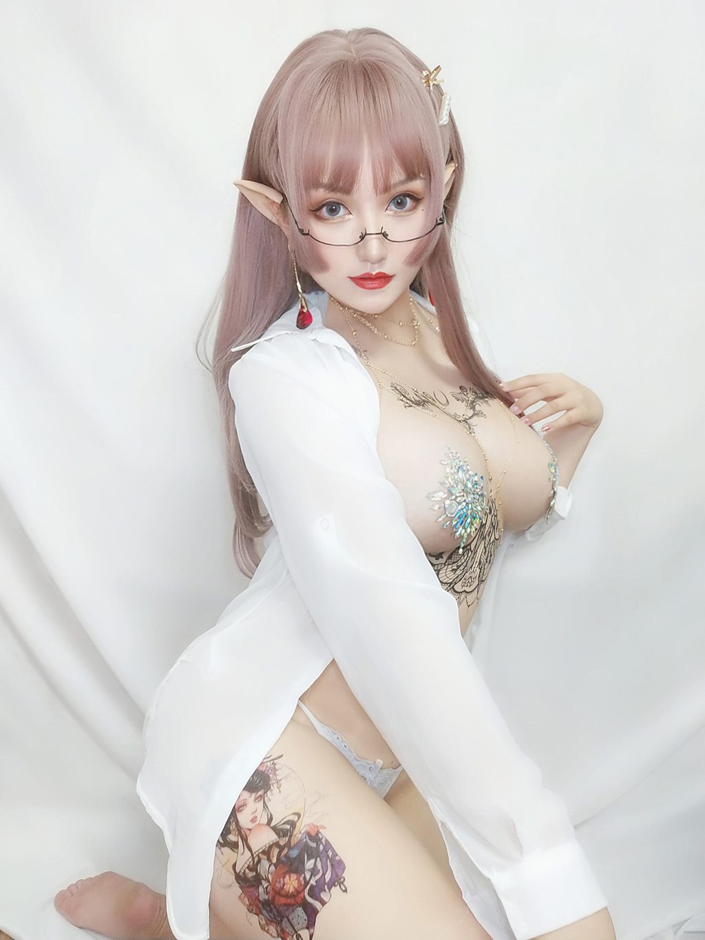 丰满性感少女夏鸽鸽不想起床水钻乳贴白色透视衬衫私房写真