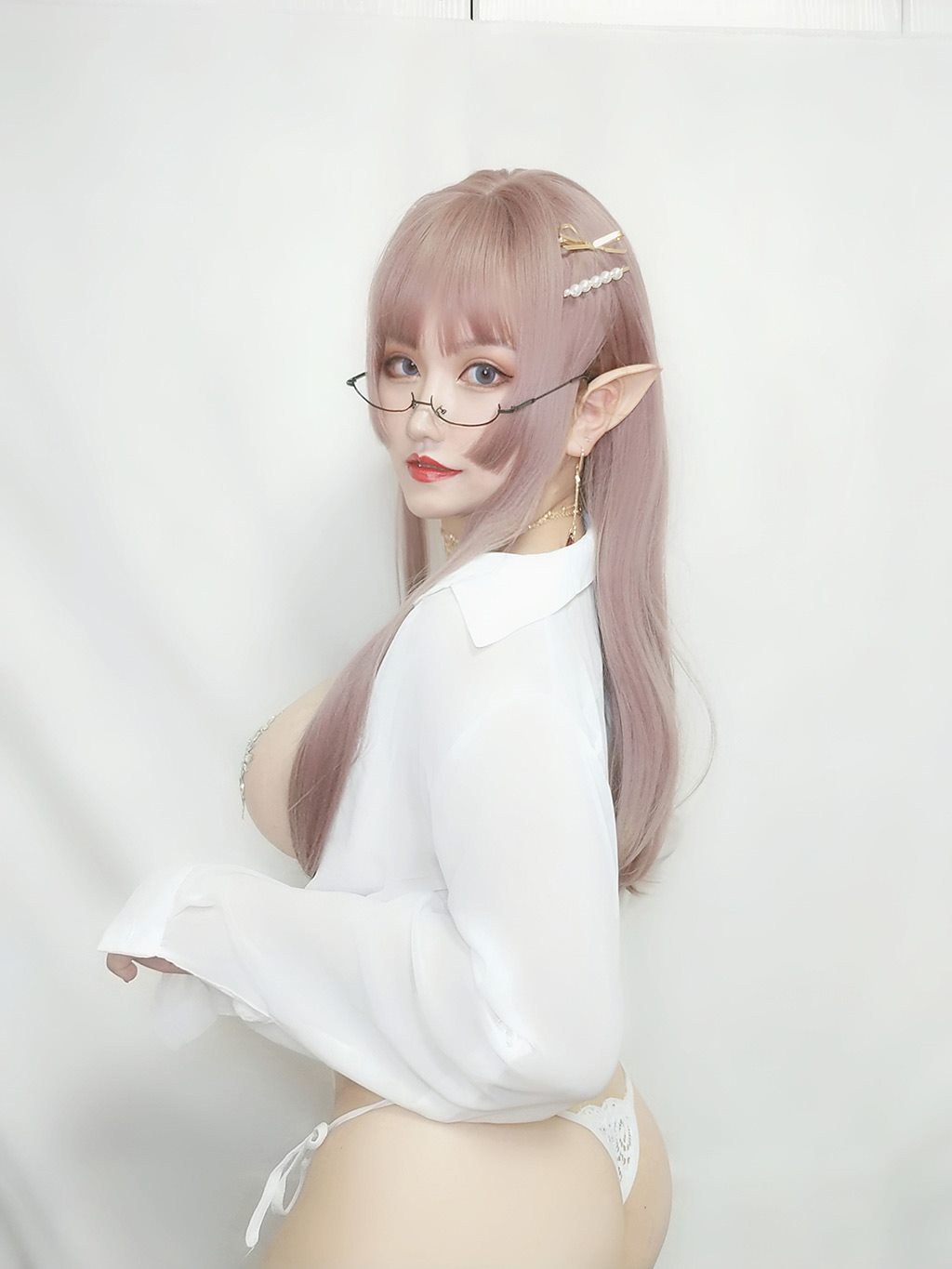 丰满性感少女夏鸽鸽不想起床水钻乳贴白色透视衬衫私房写真