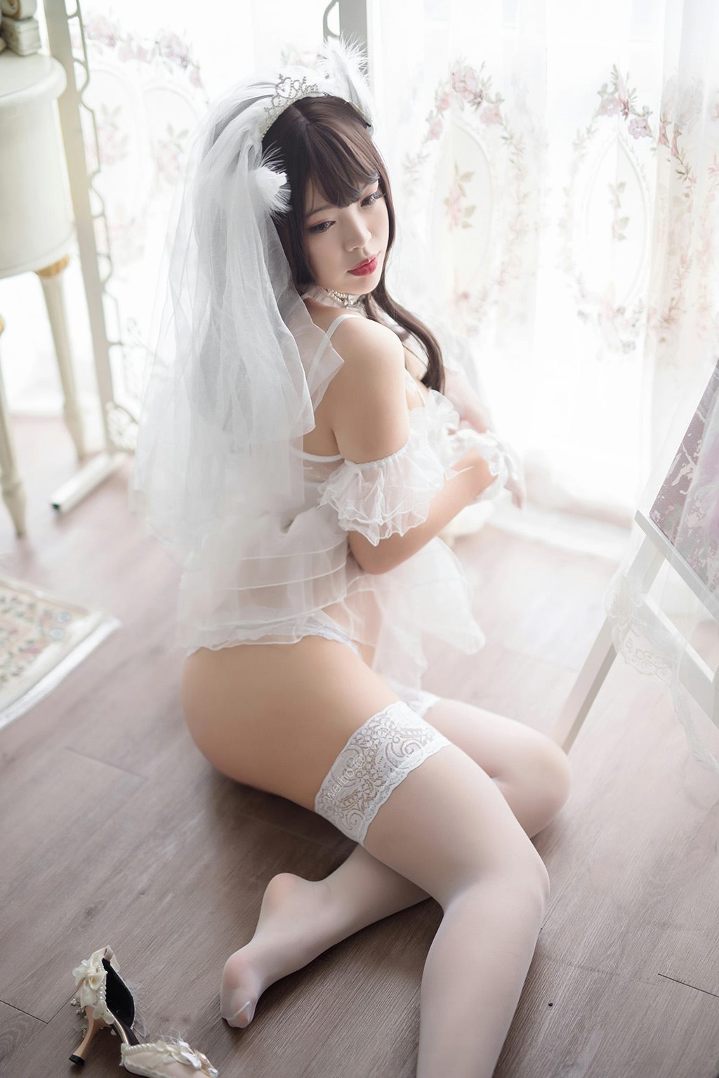 网红美女白烨白天鹅白色情趣婚纱内衣加白色丝袜美腿性感私房写真集