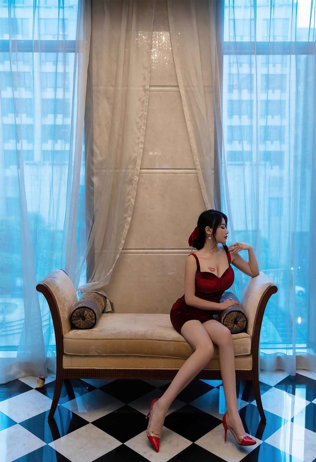 丰乳性感美七Mia红色内衣肉色丝袜