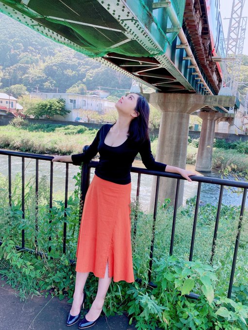 清秀透明！E罩杯绝美现役写真女星“五十岚夏”AV出道！