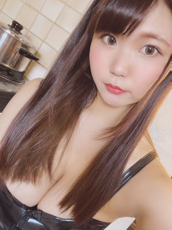 饱满肉弹！J罩杯具乳看护“绚弓杏”AV出道！