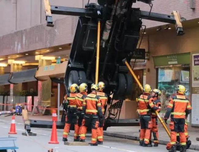 黄渤倪妮拍摄现场突发事故致8伤 管虎新片香港拍摄