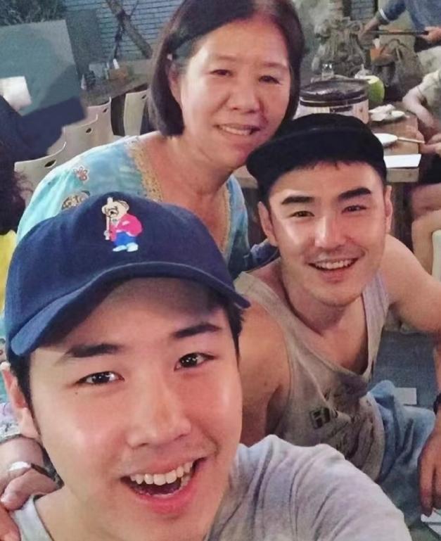阮经天妈妈因病离世 母子最后同框合影照公开