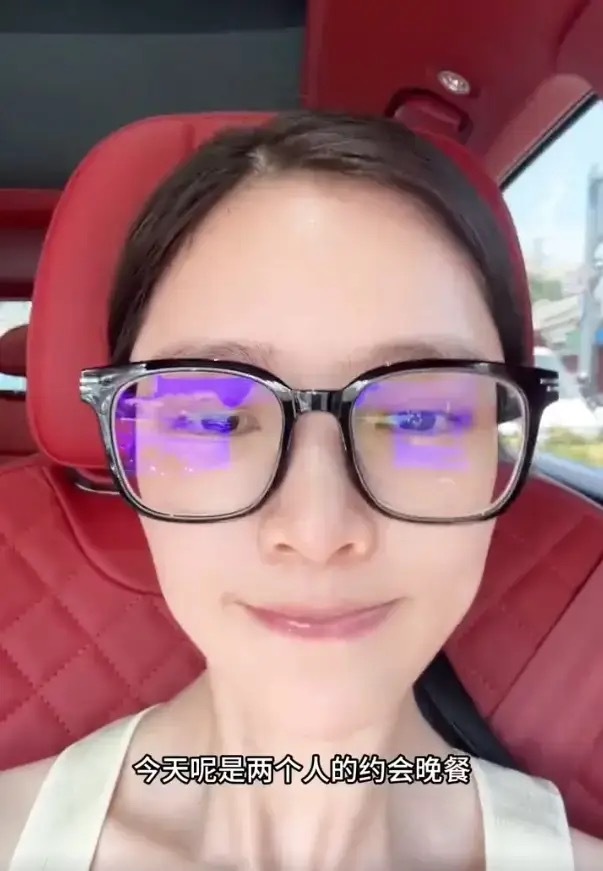 杜淳王灿约会享受二人世界 夫妻俩品尝美食好幸福