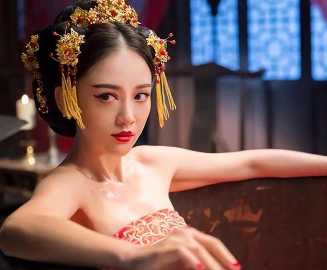 因尺度太过无人敢演 “过气”的她救场却捧成一姐