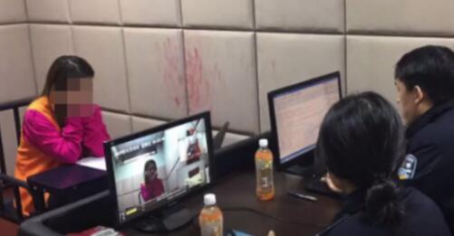 成都高空抛物入刑首案：女子十楼扔刀一审获刑一年十个月