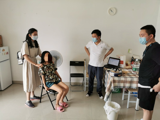 头目境外遥控!90后女主播靠色情表演获利上百万