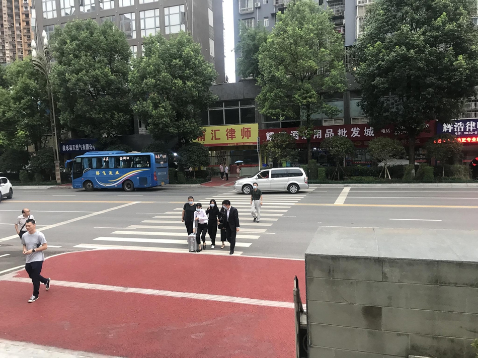 谭松韵妈妈车祸肇事者尿检呈阳性 但当庭否认吸毒