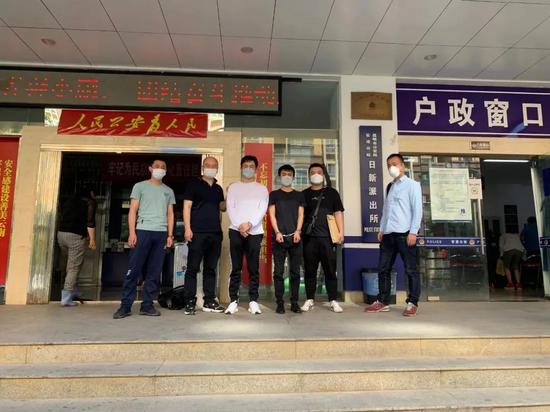 头目境外遥控!90后女主播靠色情表演获利上百万