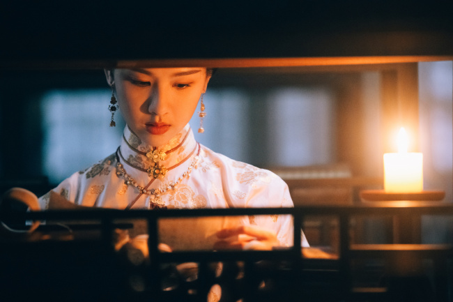 陈都灵《雁回时》古装造型图 气质端庄翩翩风度