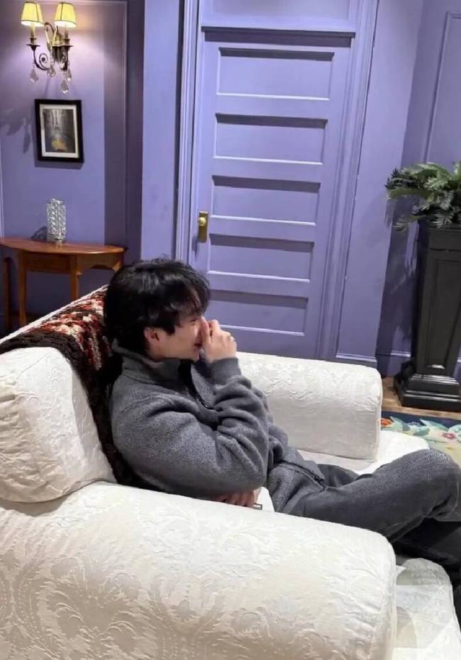 王中磊晒儿子威廉留学照 海边戴墨镜酷飒帅气